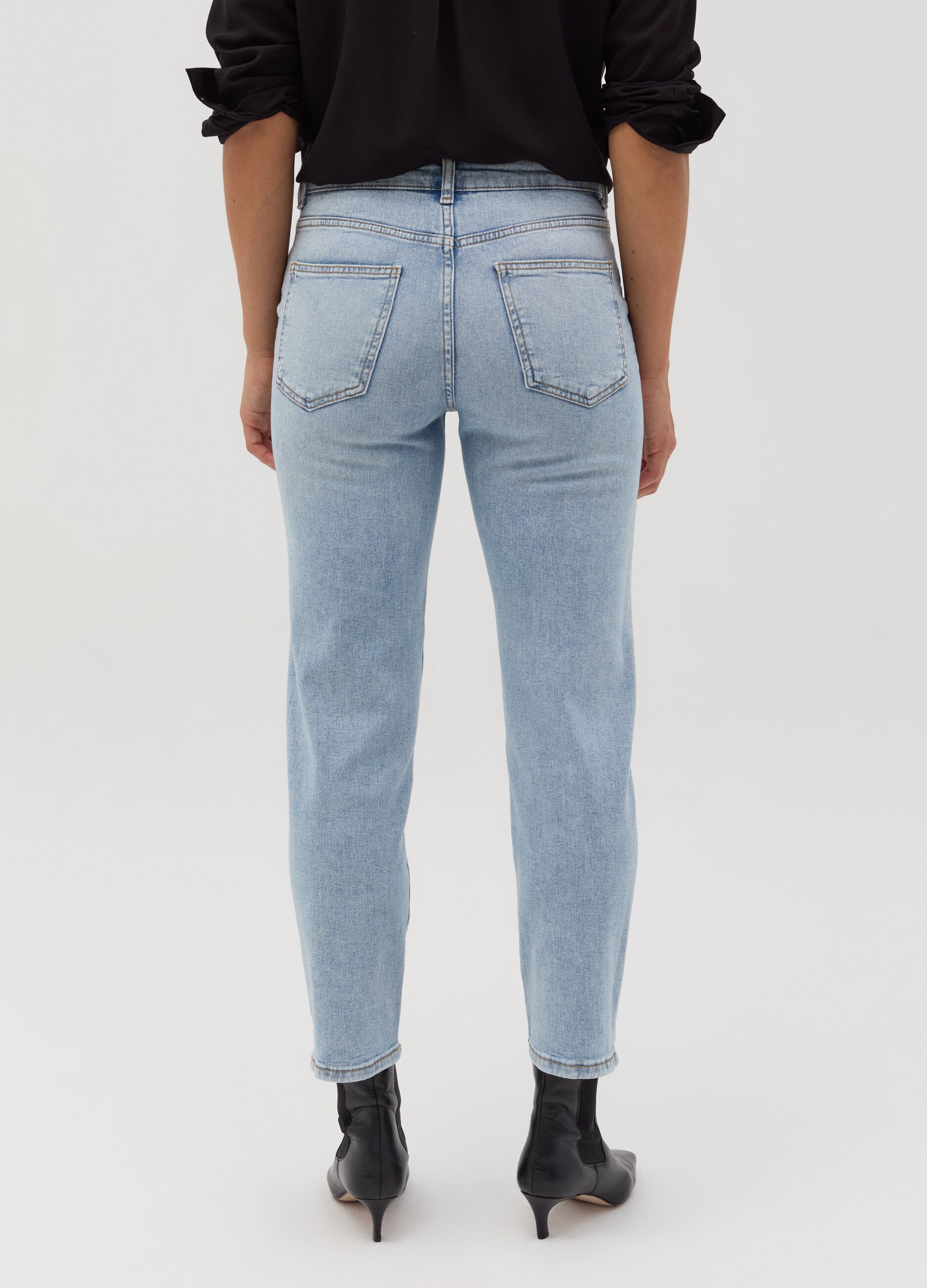 Straight-fit stretch jeans with five pockets