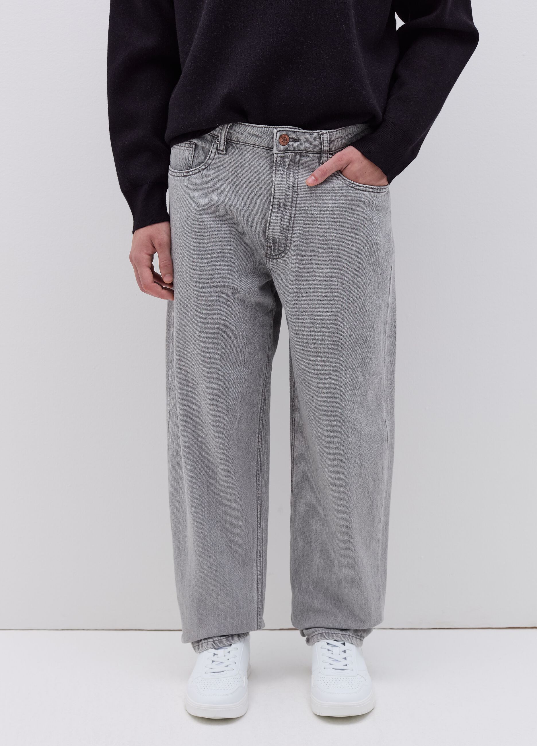 Baggy-fit jeans with five pockets