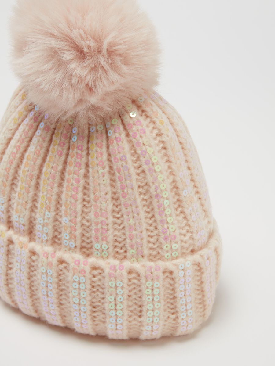 Hat with pompom and sequins_2