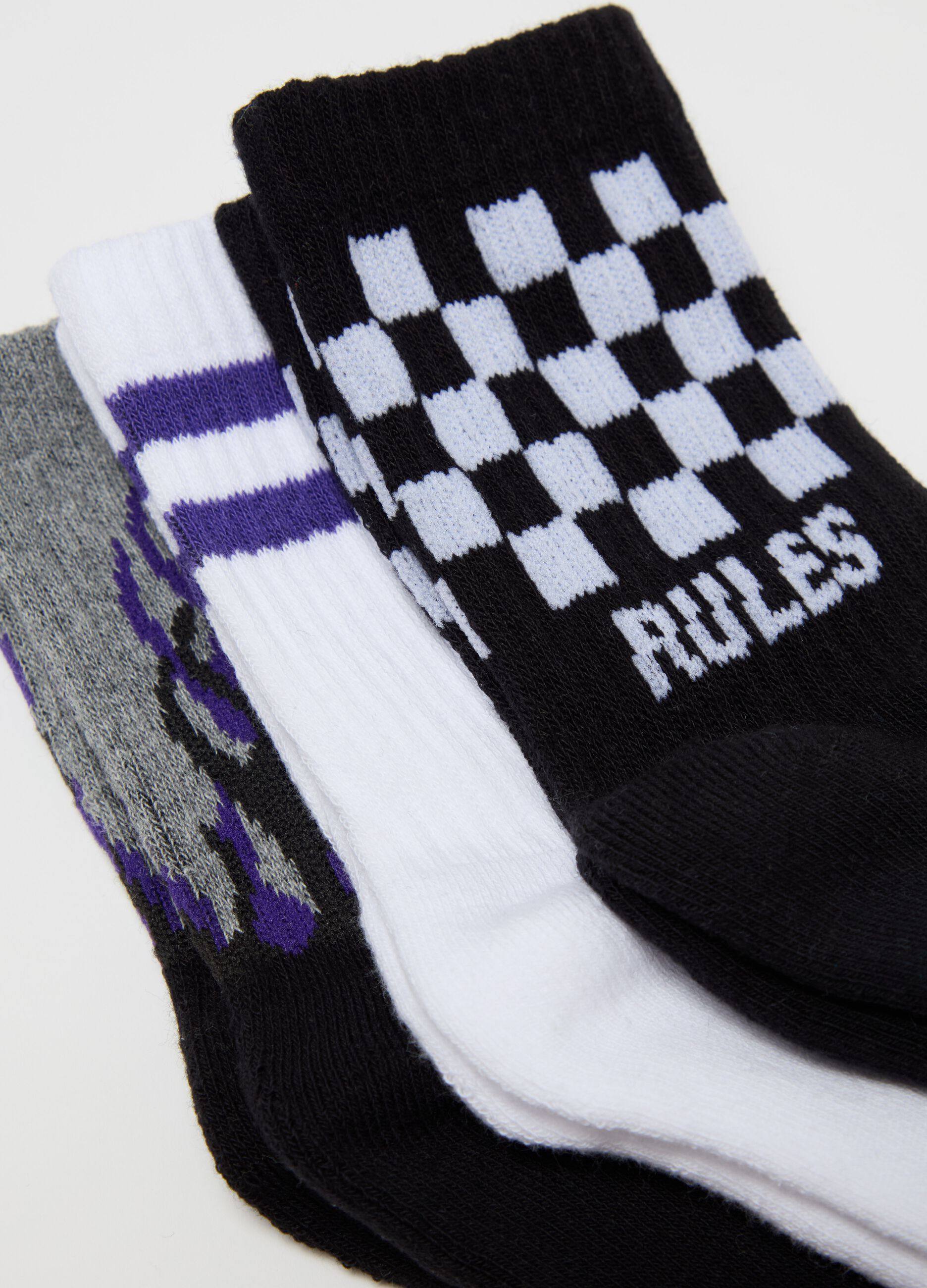 Three-pair pack short socks with designs