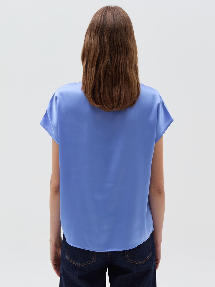 Blusa in satin con scollo a V_2