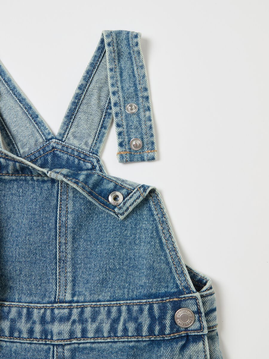 Denim dungarees with abrasions_2