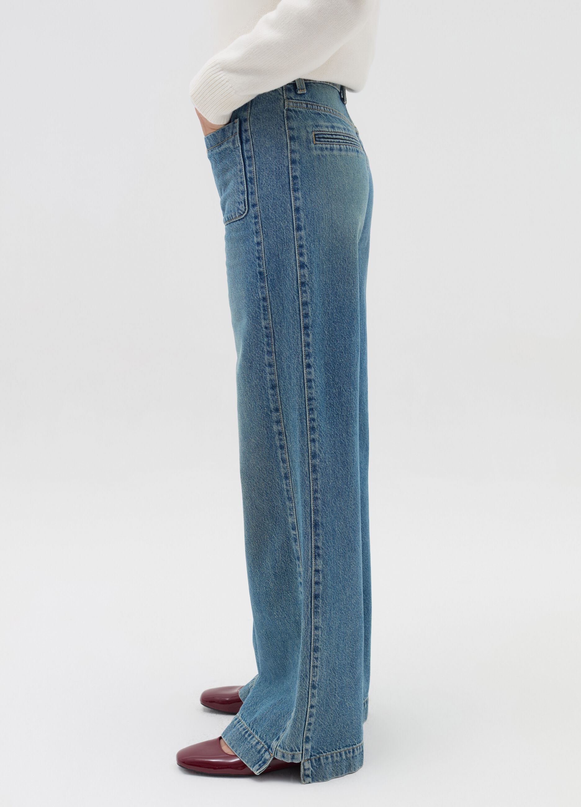 Wide-leg jeans with pockets