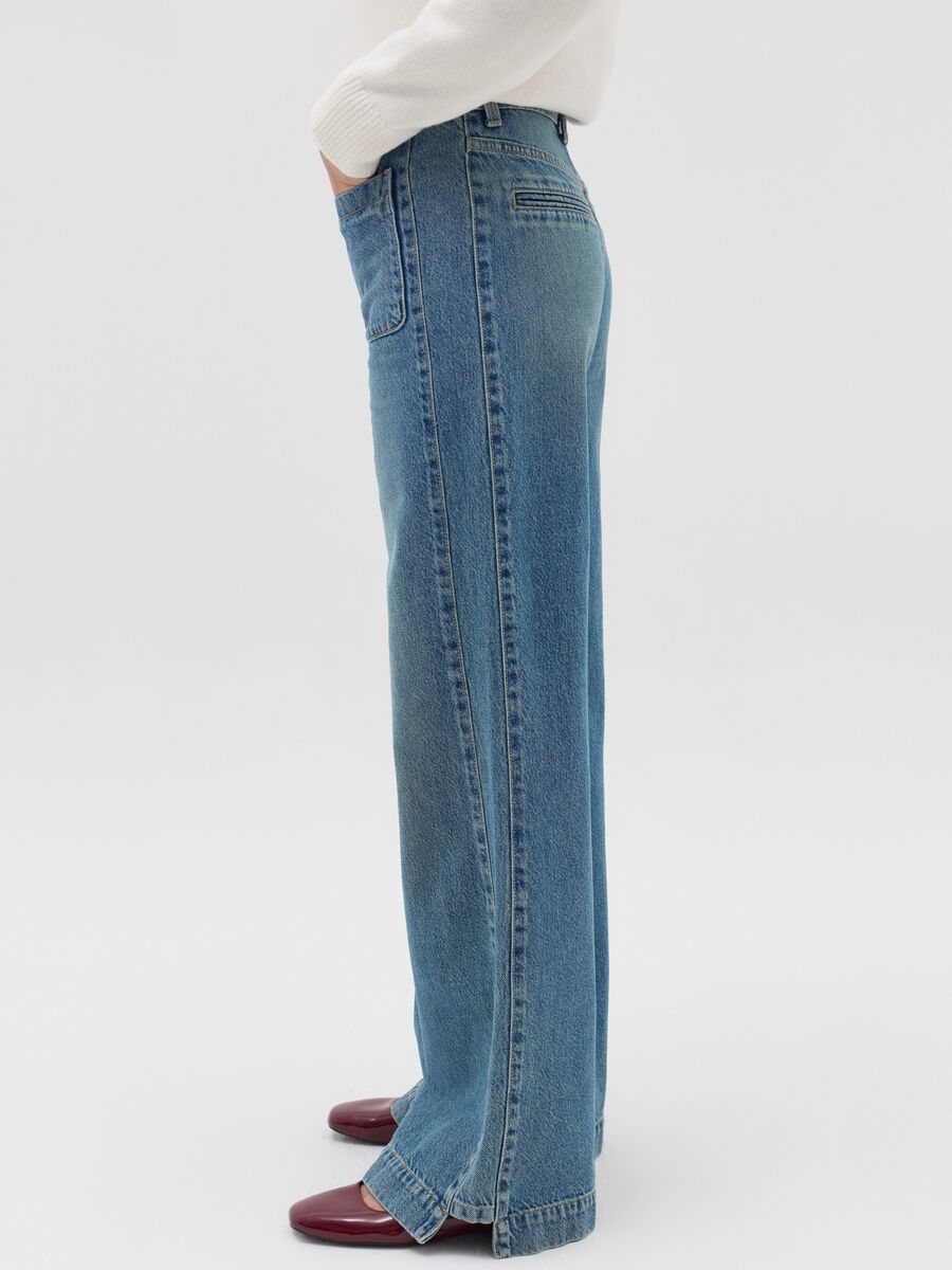 Wide-leg jeans with pockets_3