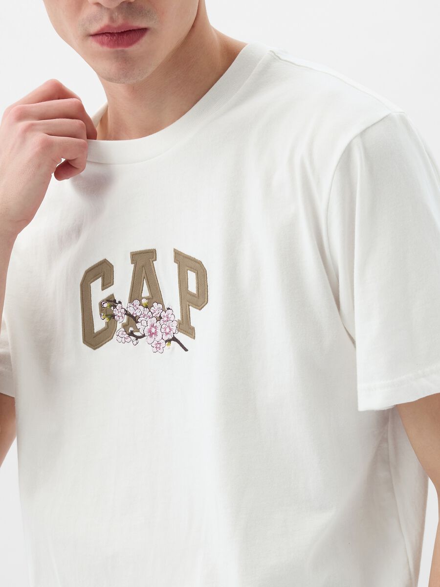 T-shirt with logo embroidery with cherry blossom_1