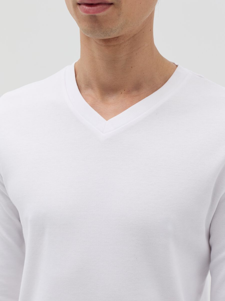 Long-sleeved T-shirt with V neck_3