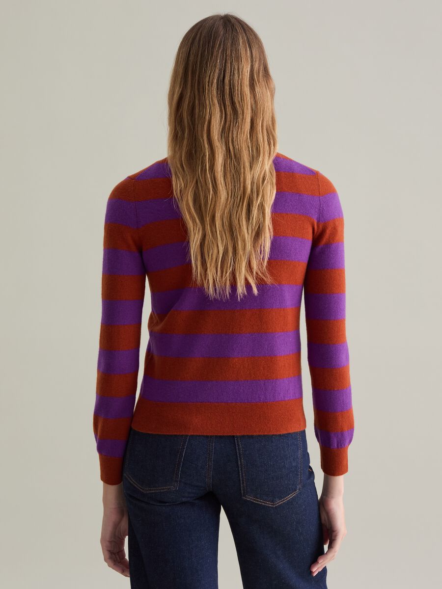 Pullover with round neck in striped wool_2