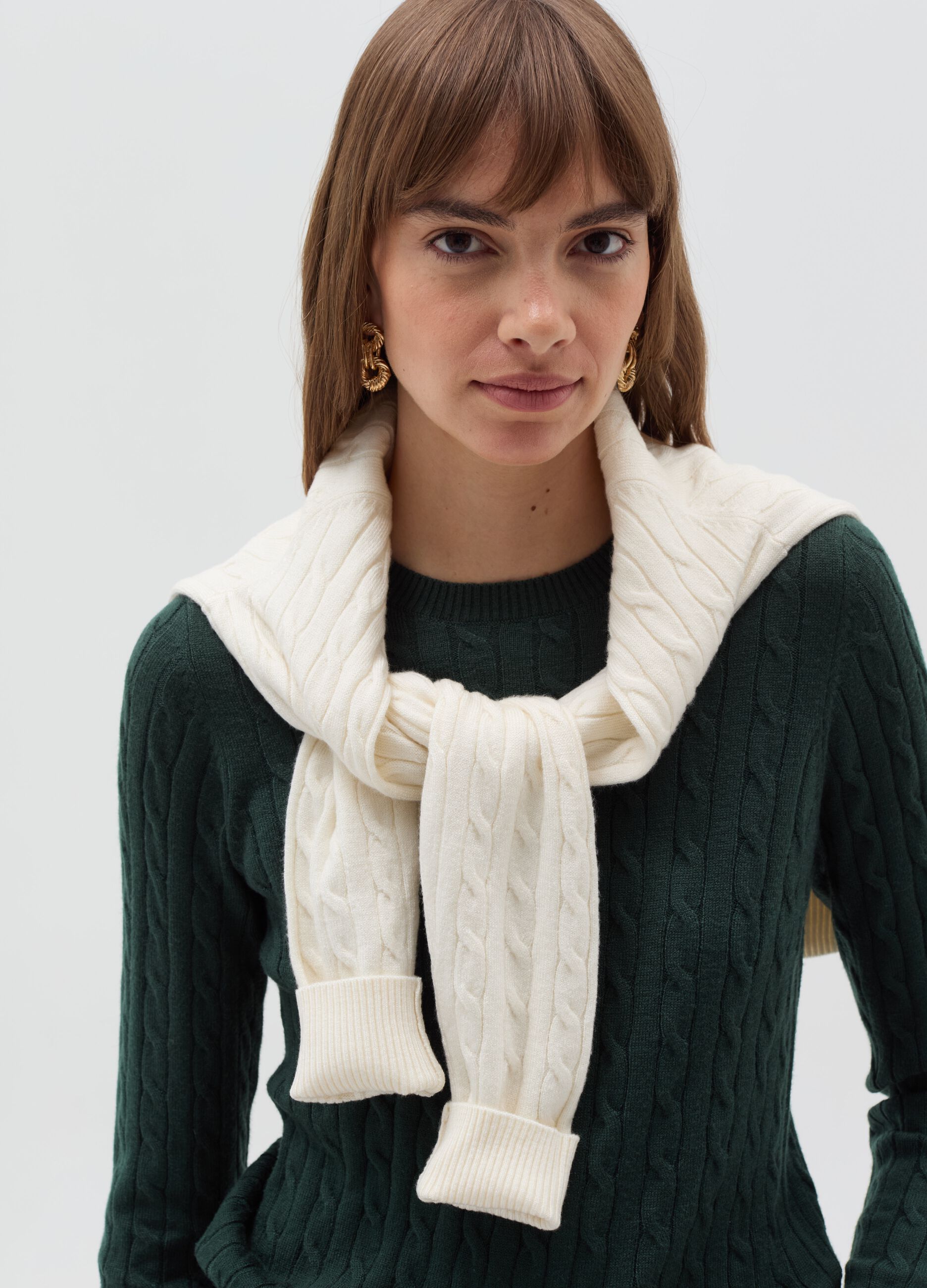 Ribbed pullover with cable-knit design