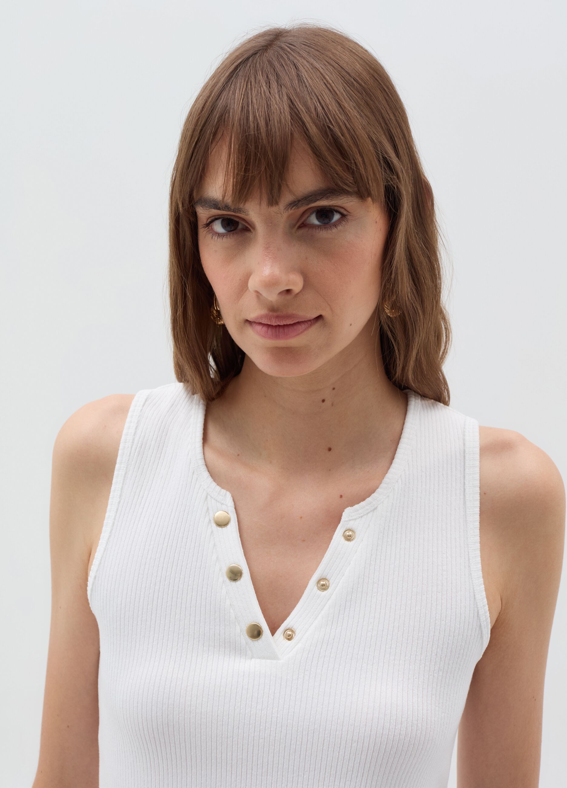 Tank top with V neck with buttons