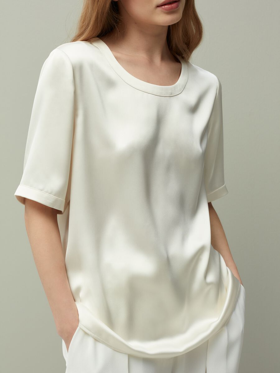 Blusa girocollo in satin_3