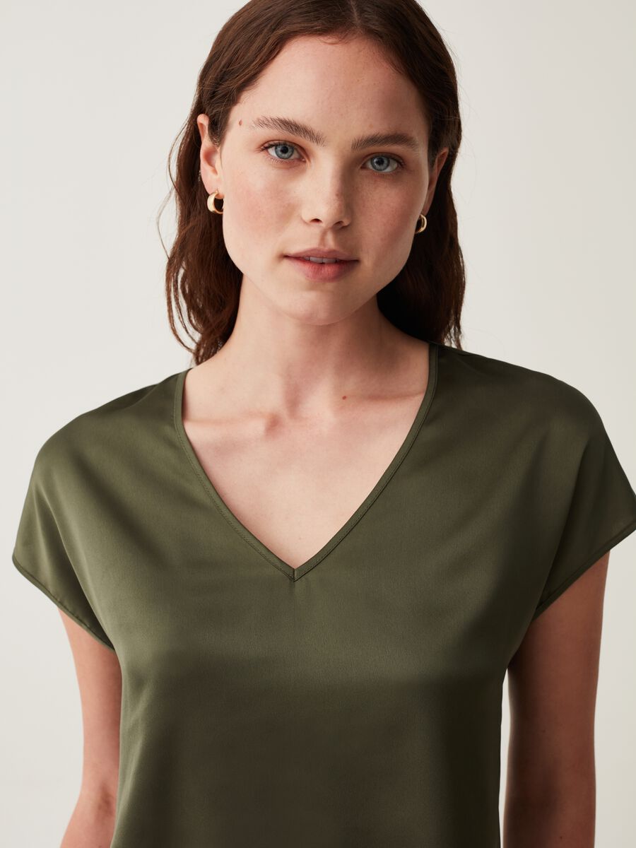 Satin blouse with V neck_0