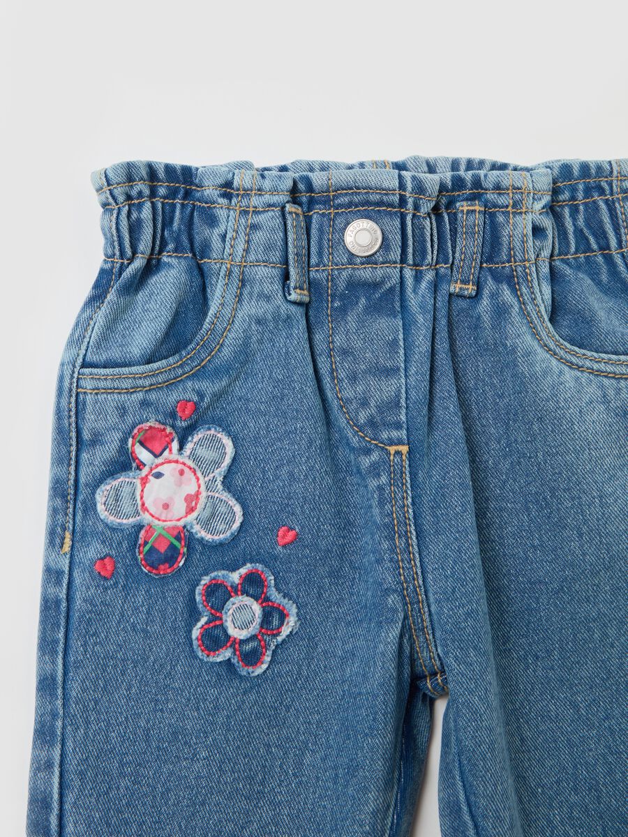 Jeans with pockets and flowers patch_2