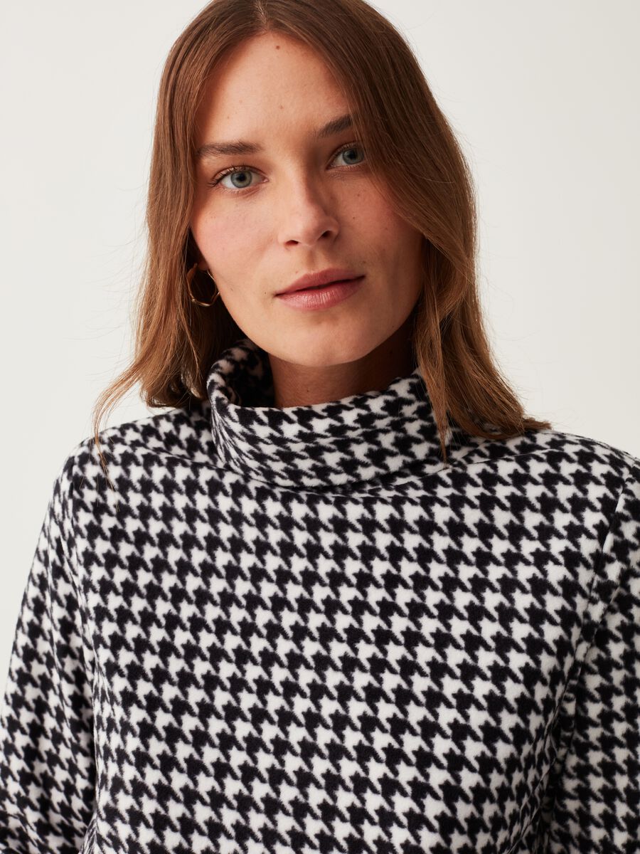 Fleece sweatshirt with houndstooth print_1