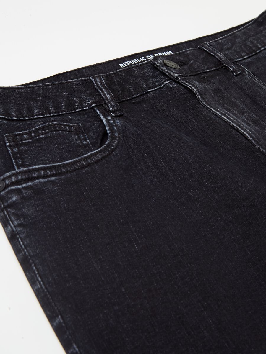 Slim-fit jeans with five pockets_5