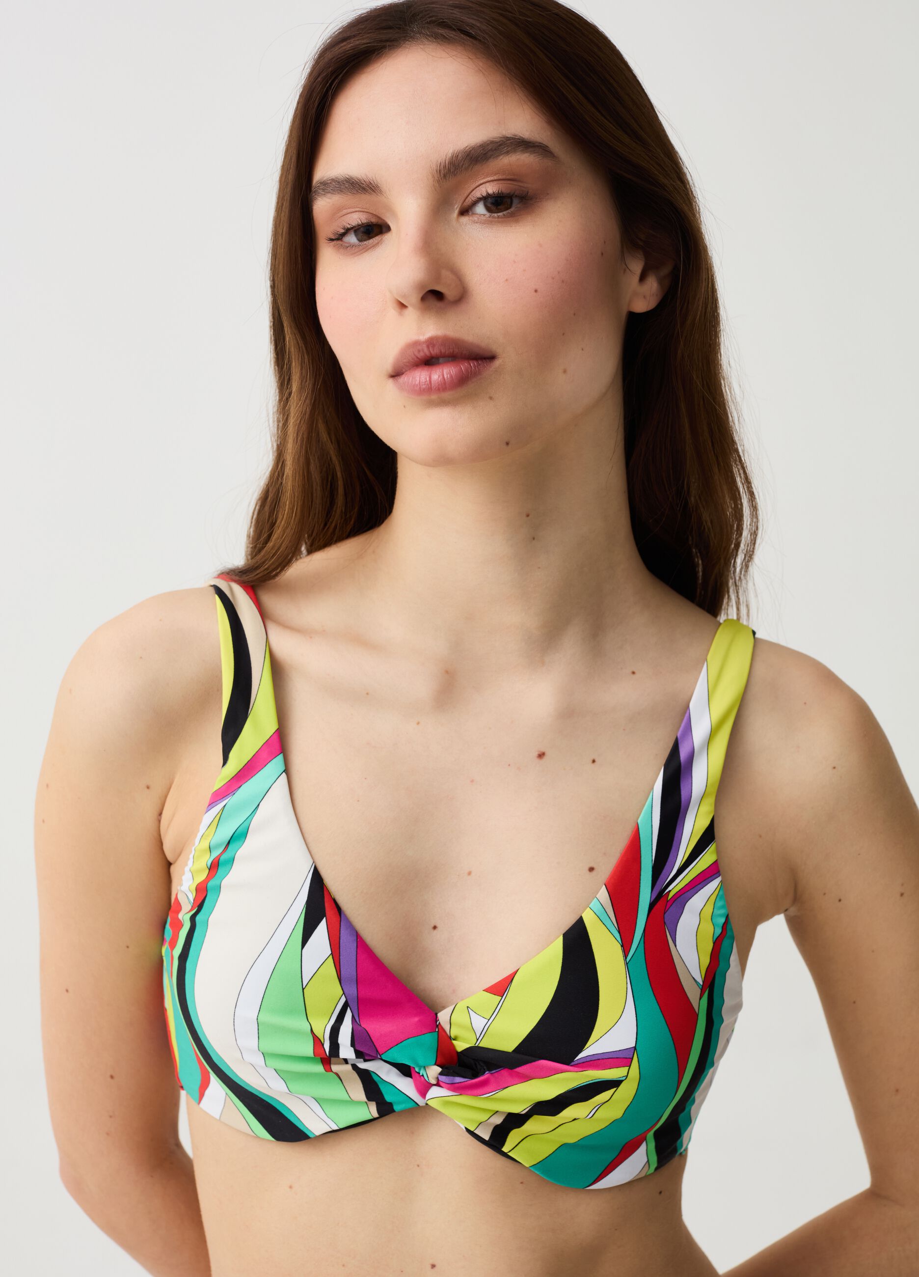 Bikini top with multicoloured patterned tie