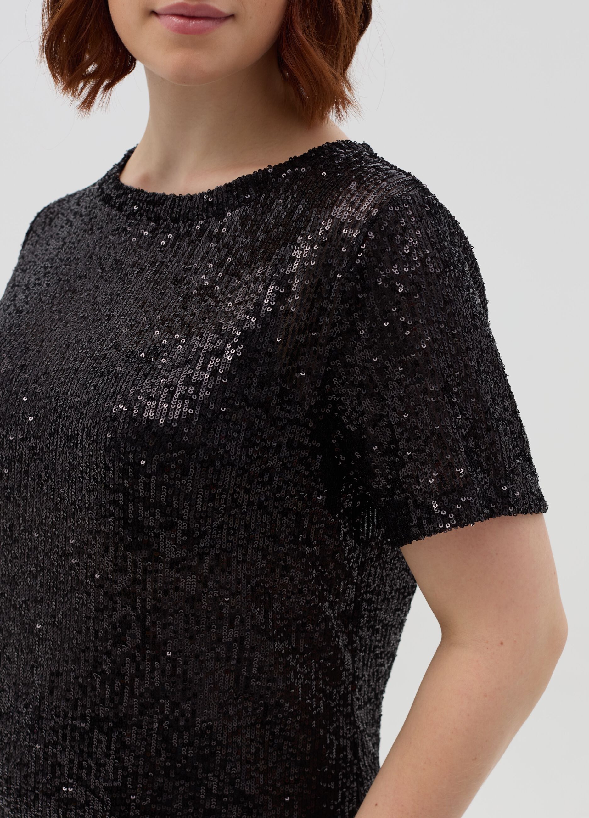 Curvy T-shirt with sequins