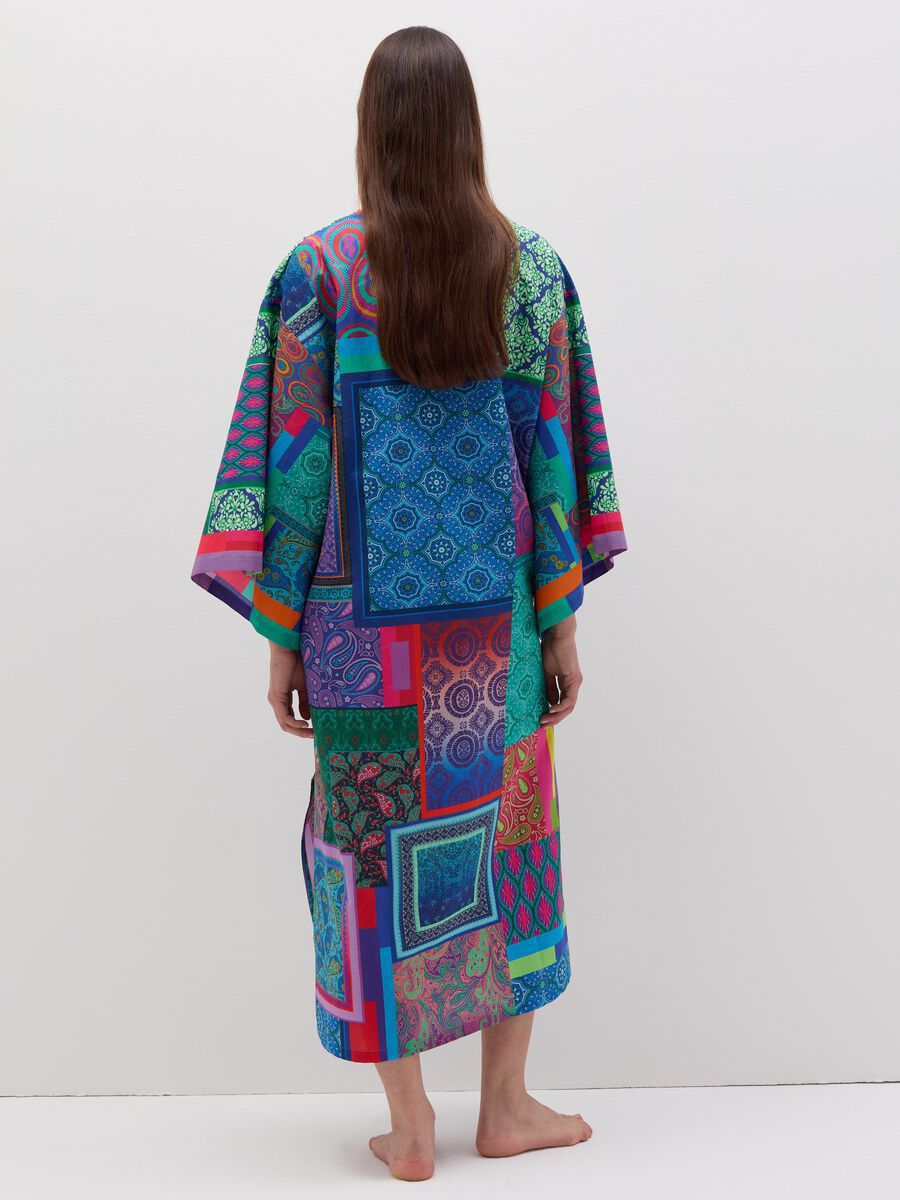 Beach cover-up poncho with ethnic print_2