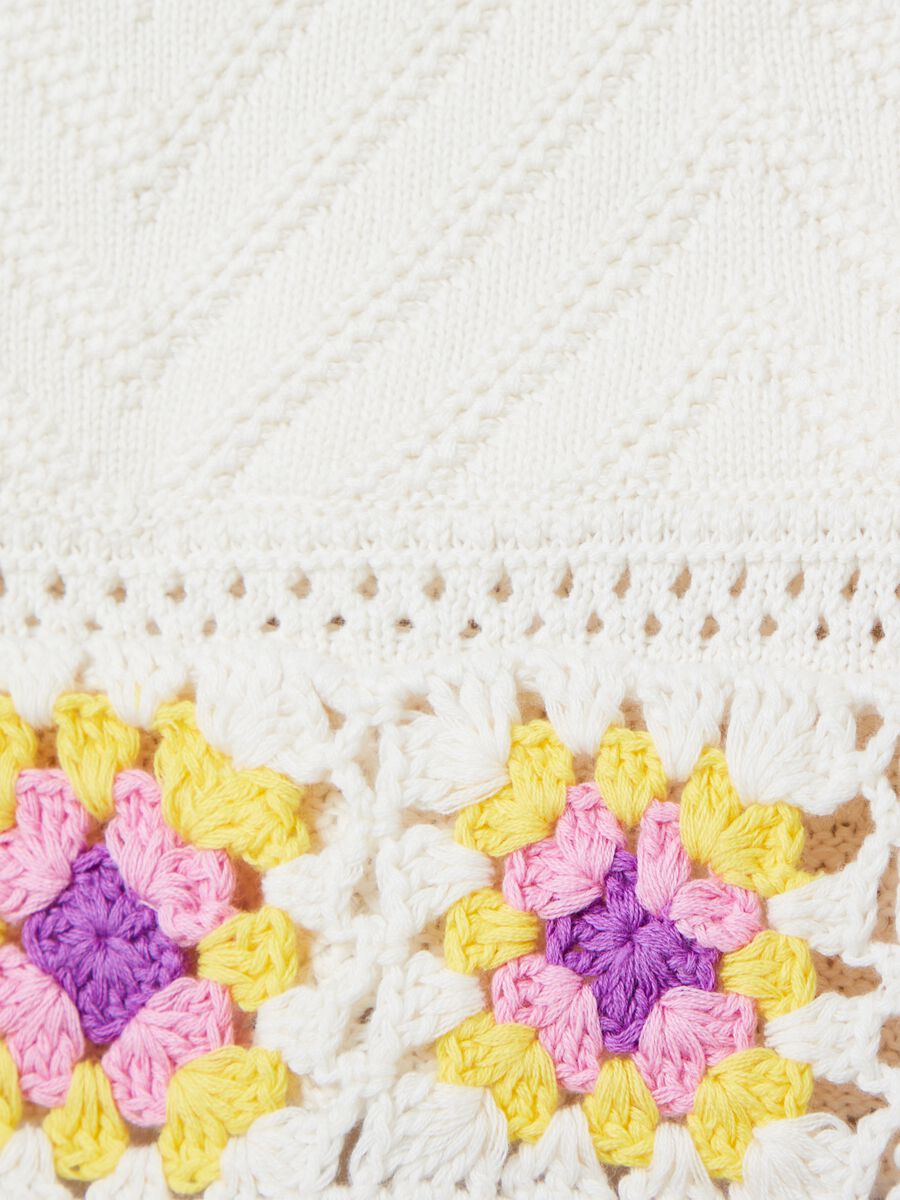 Crop top with multicoloured crochet flowers_2