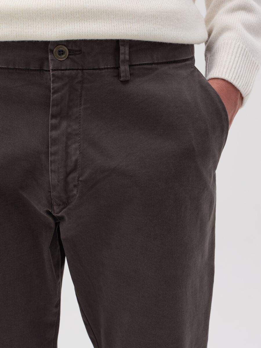 Pantalone chino slim fit in cotone stretch_2