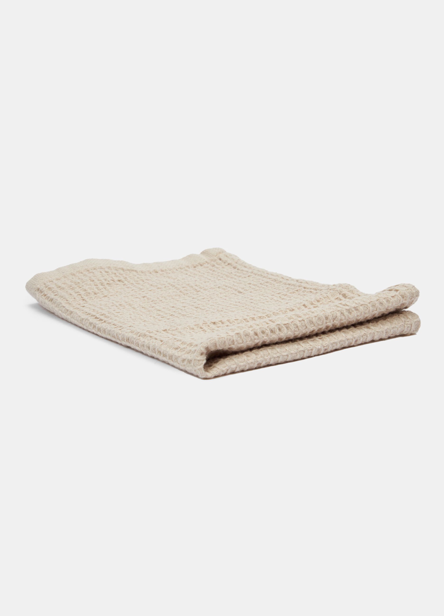 Waffle guest towel in viscose blend cotton