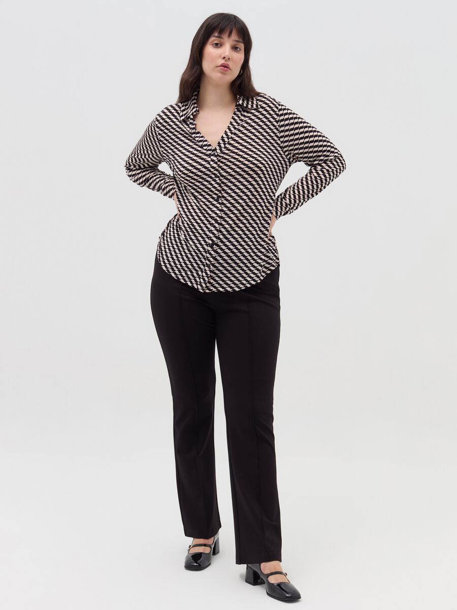 Curvy shirt with optical pattern_1