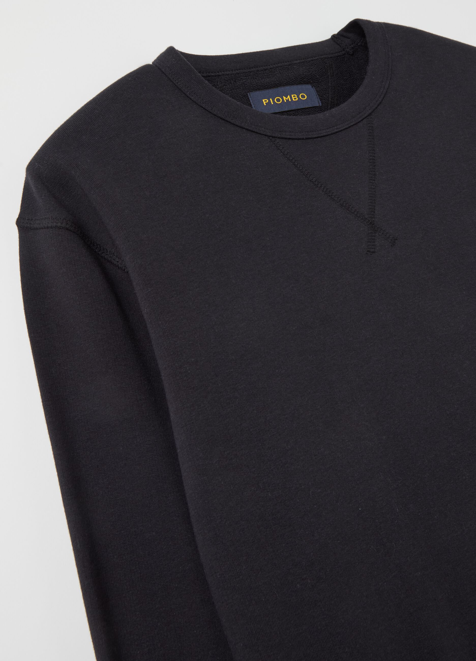 Sweatshirt with round neck and V detail