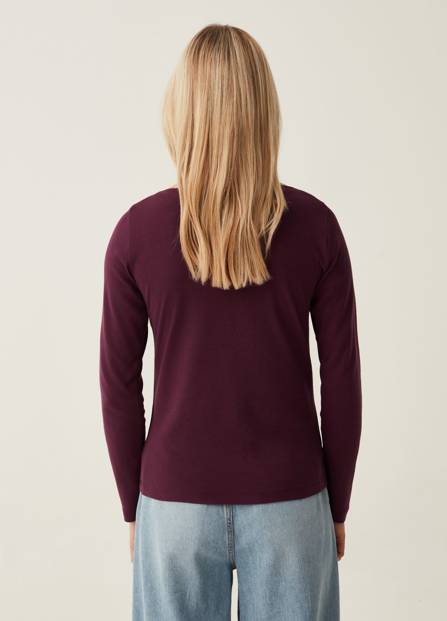 T-shirt with boat neck and scalloped trim