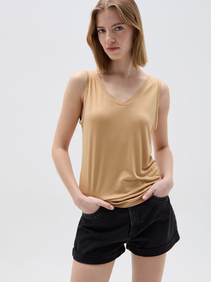 Tank top with V neck_0