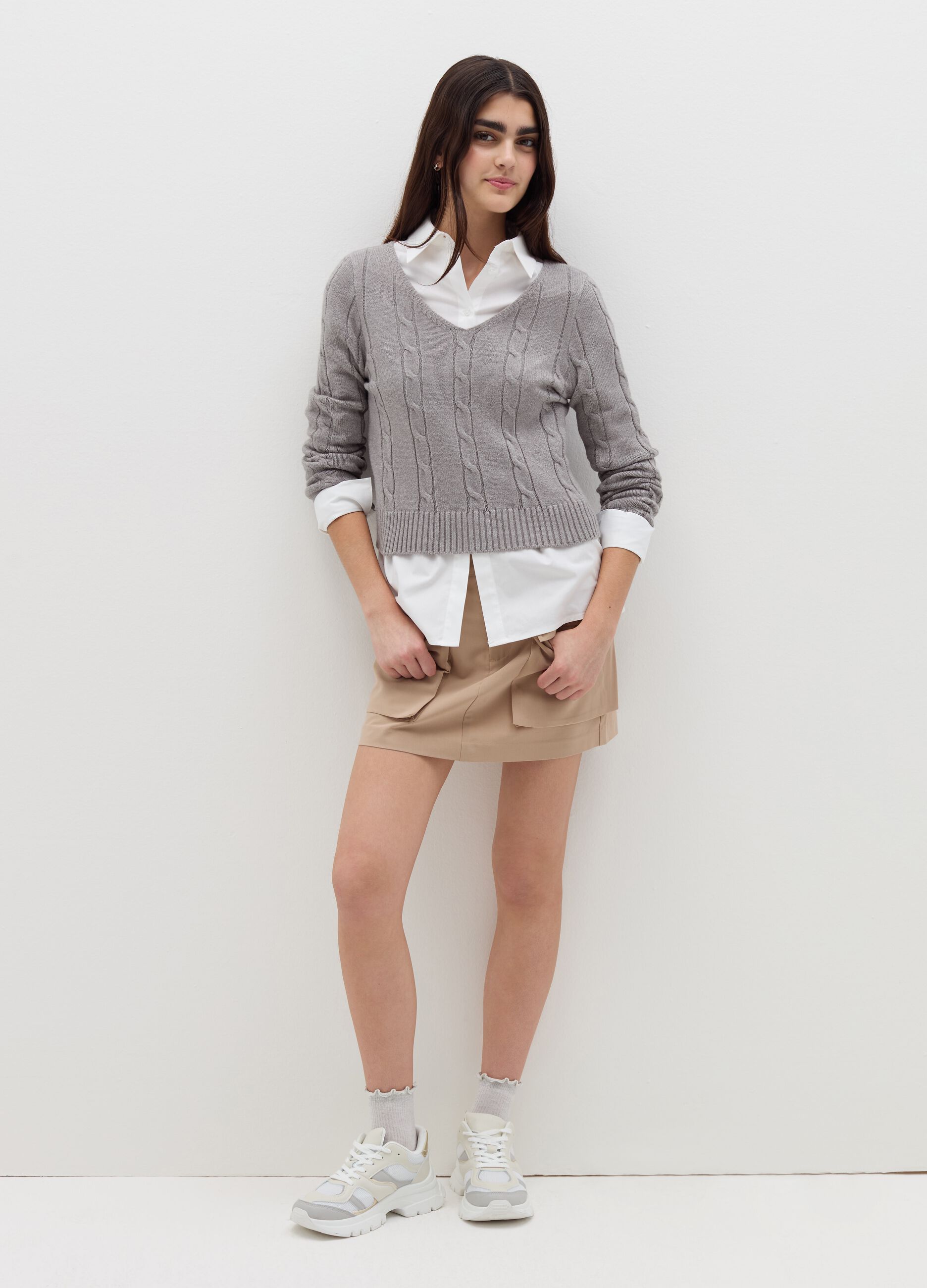 Cable-knit crop pullover with V neck