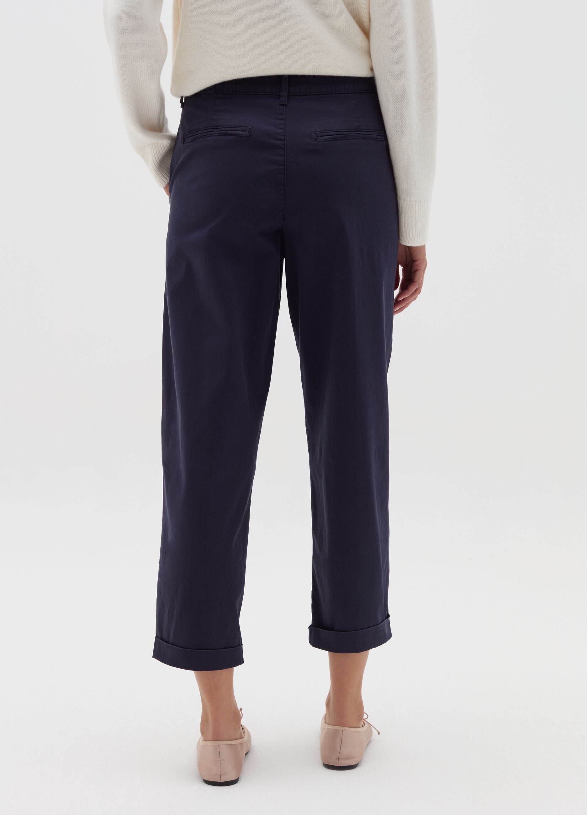 Pantalone chino con risvolti