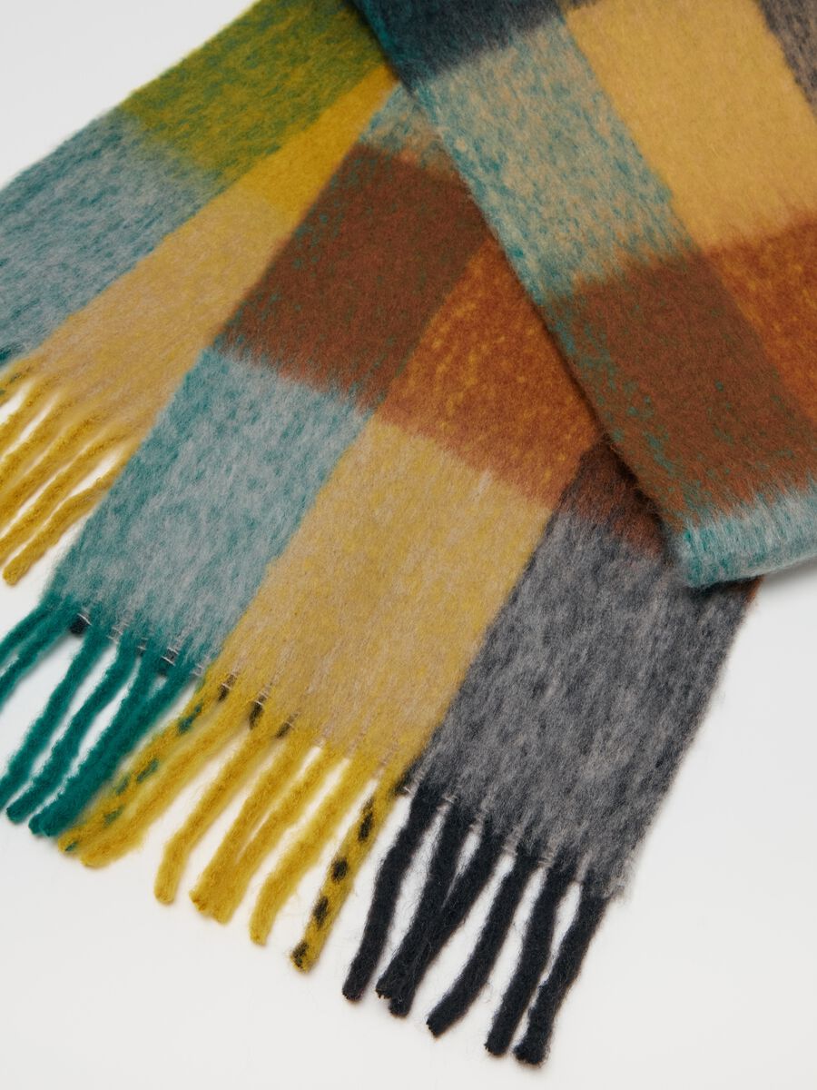 Multicoloured check scarf with fringing_1