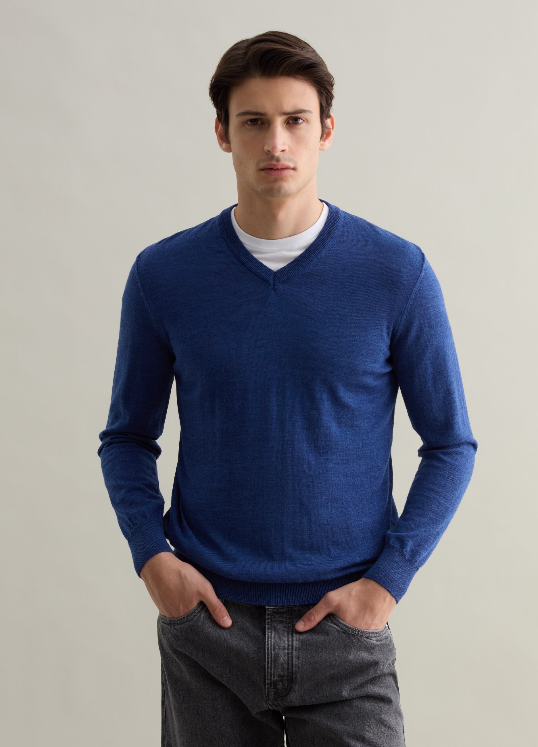 Pullover in lana merino con scollo a V