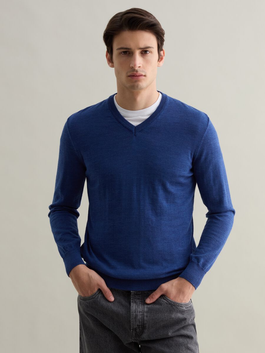 Merino wool pullover with V neck_0