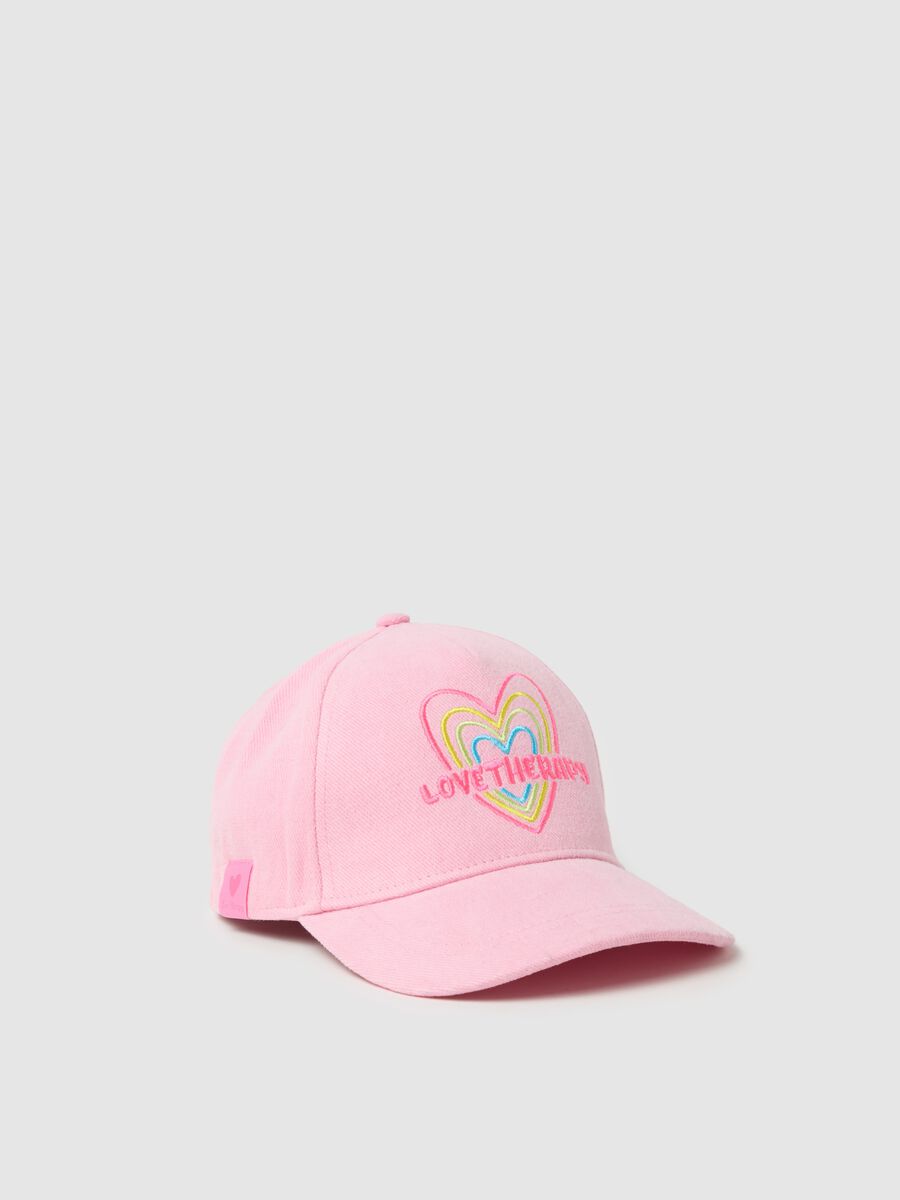 Baseball cap with multicoloured heart_0