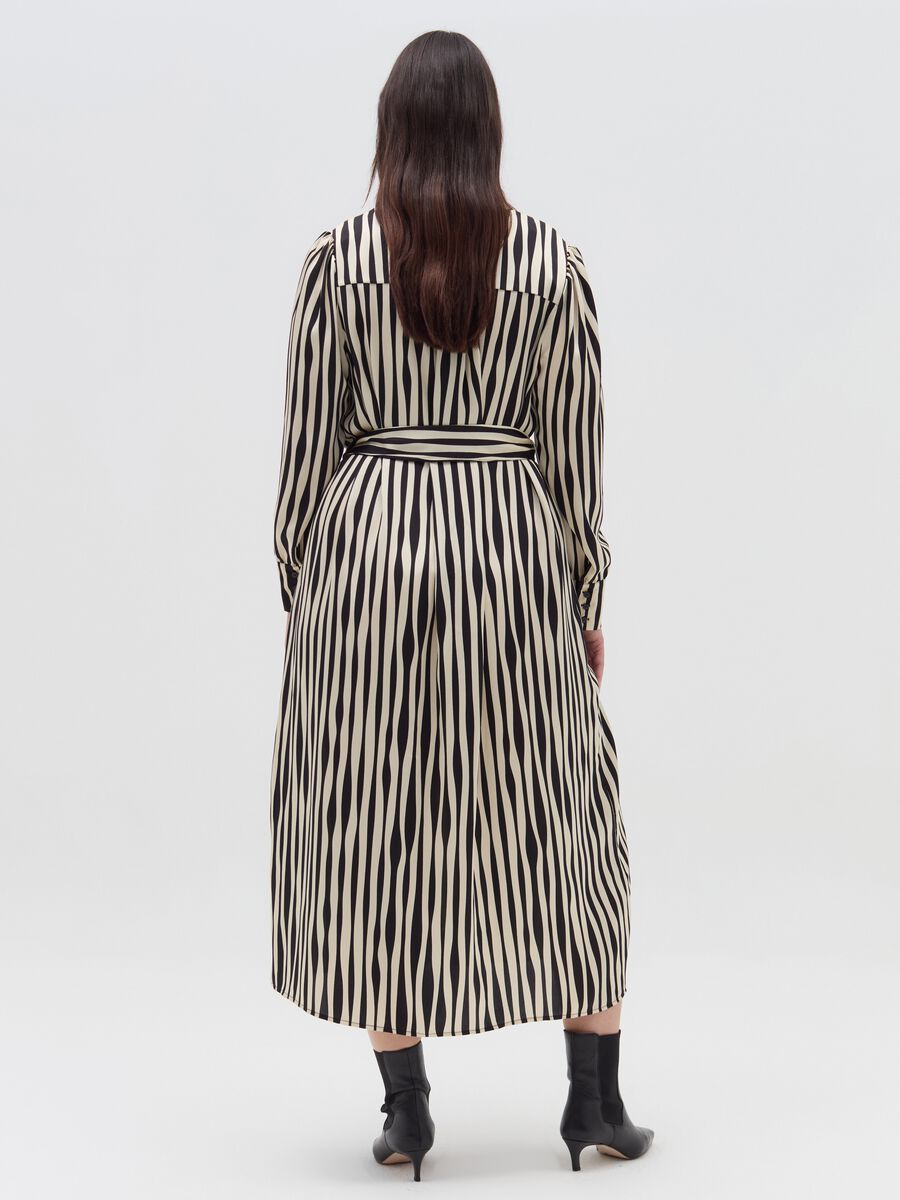 Curvy long shirt dress with stripes_2