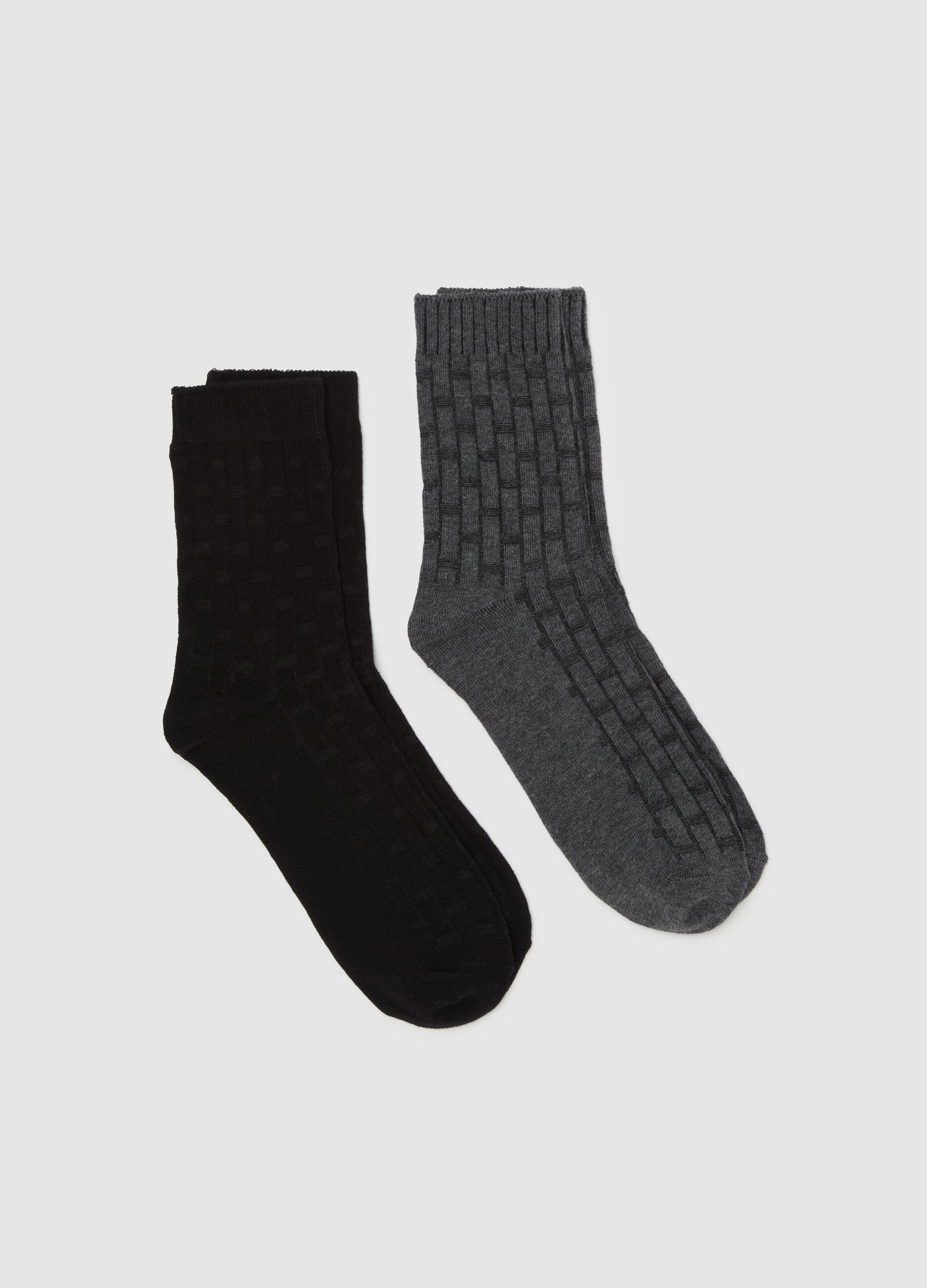 Two-pair pack short socks with woven design