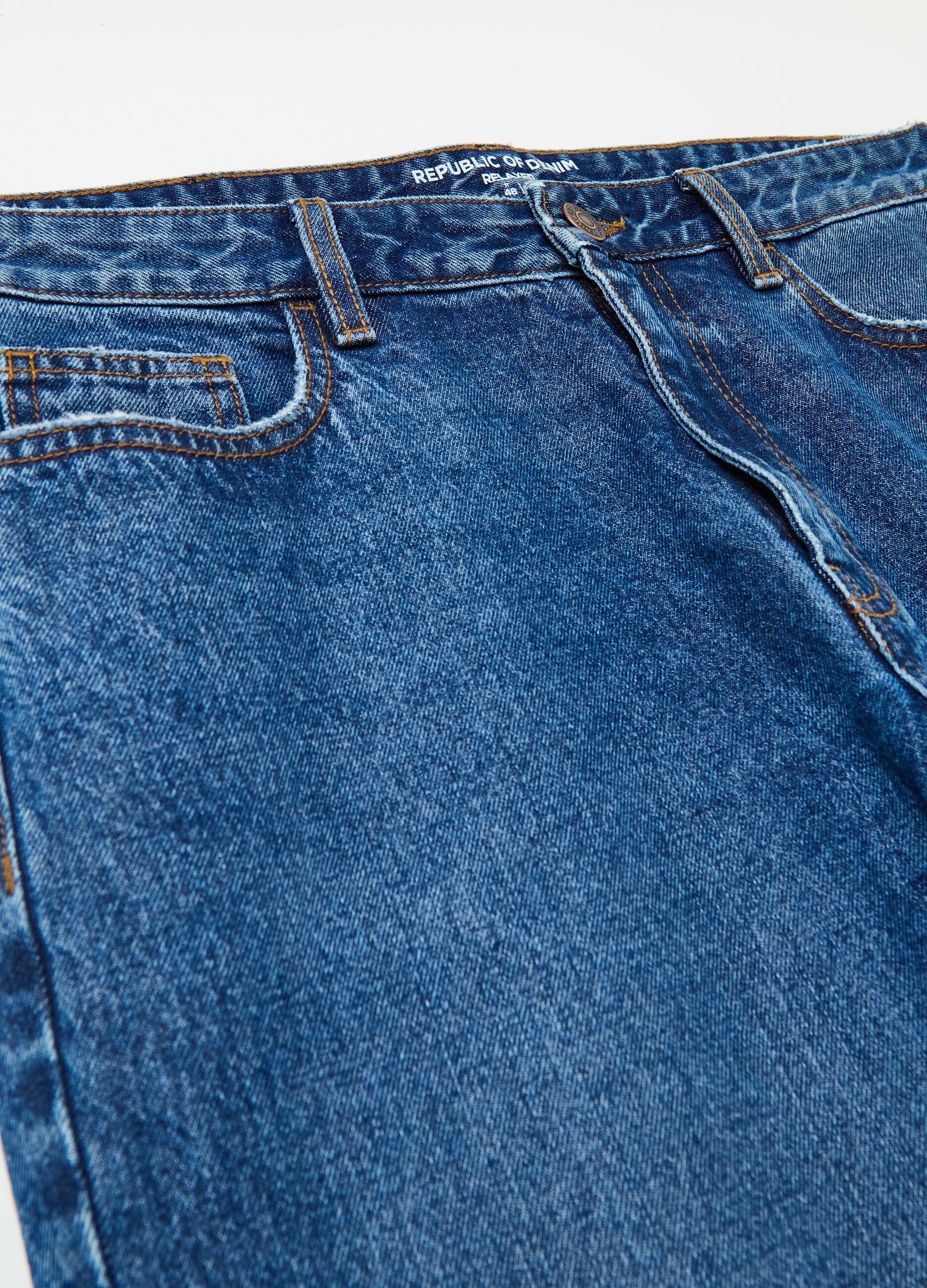 Relaxed-fit jeans with five pockets