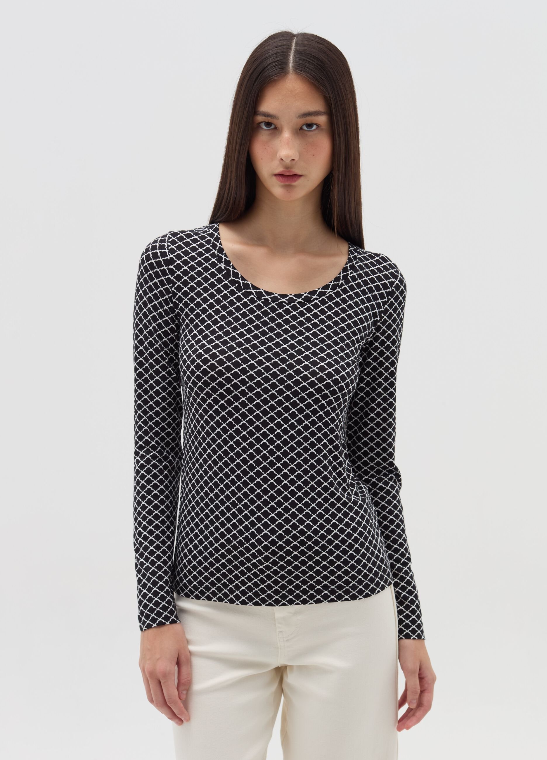 Patterned long-sleeved T-shirt