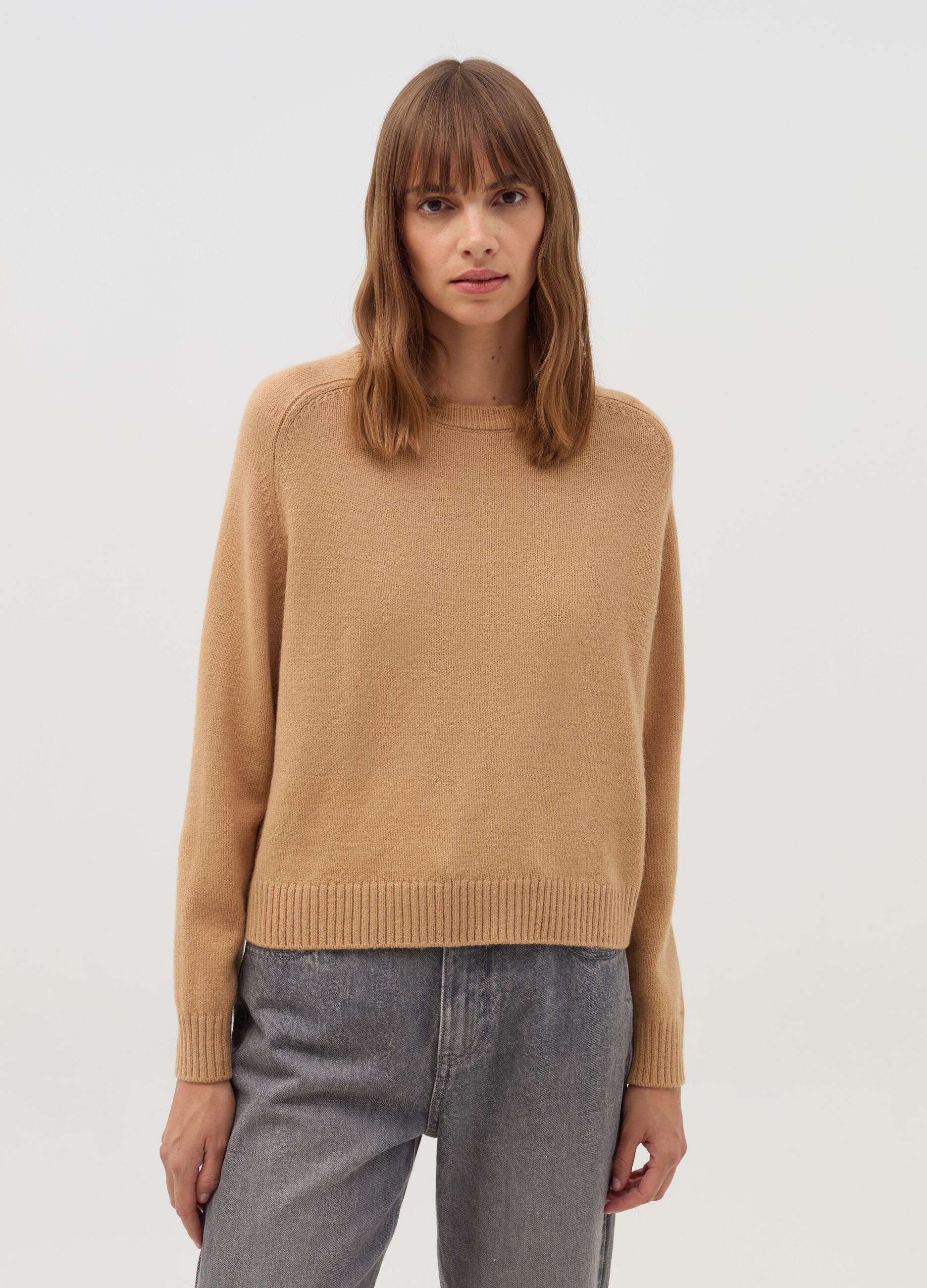 Pullover with raglan sleeves