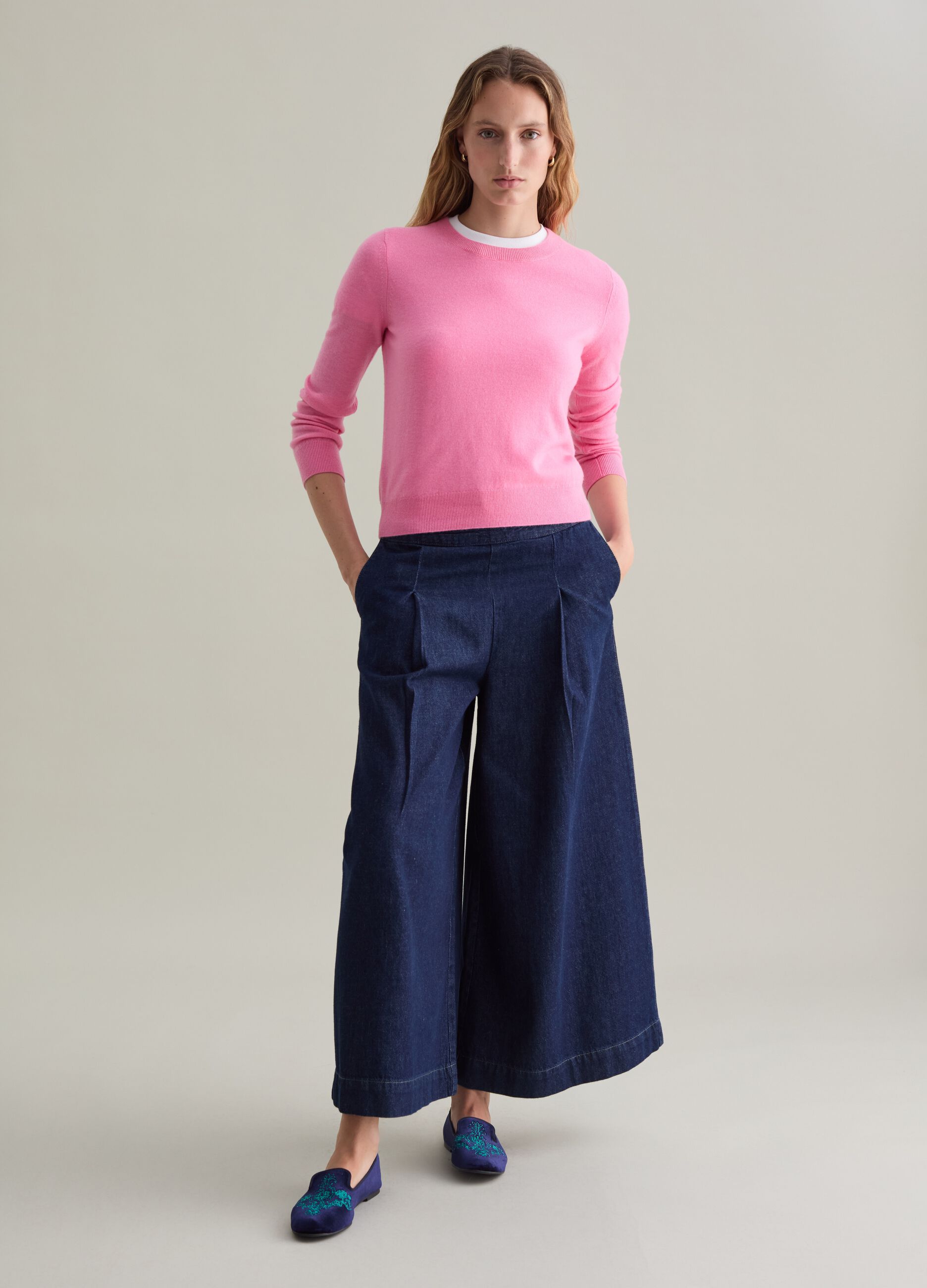 Wool pullover with round neck