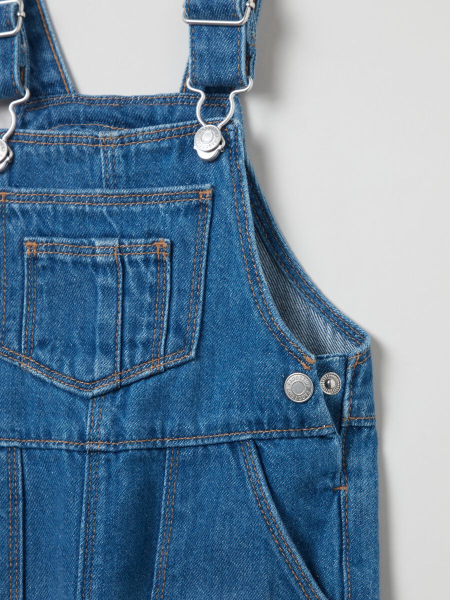 Denim dungarees with pockets_2
