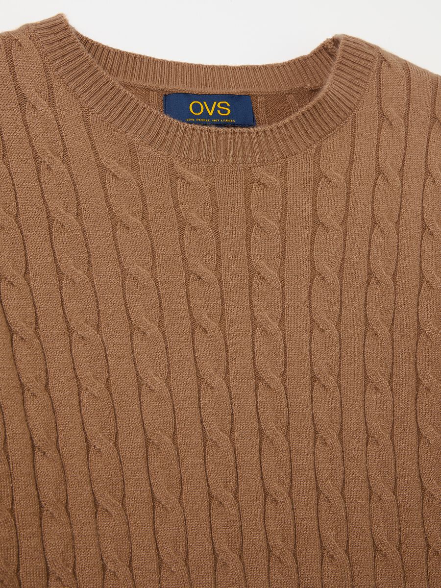 Ribbed pullover with cable-knit design_5