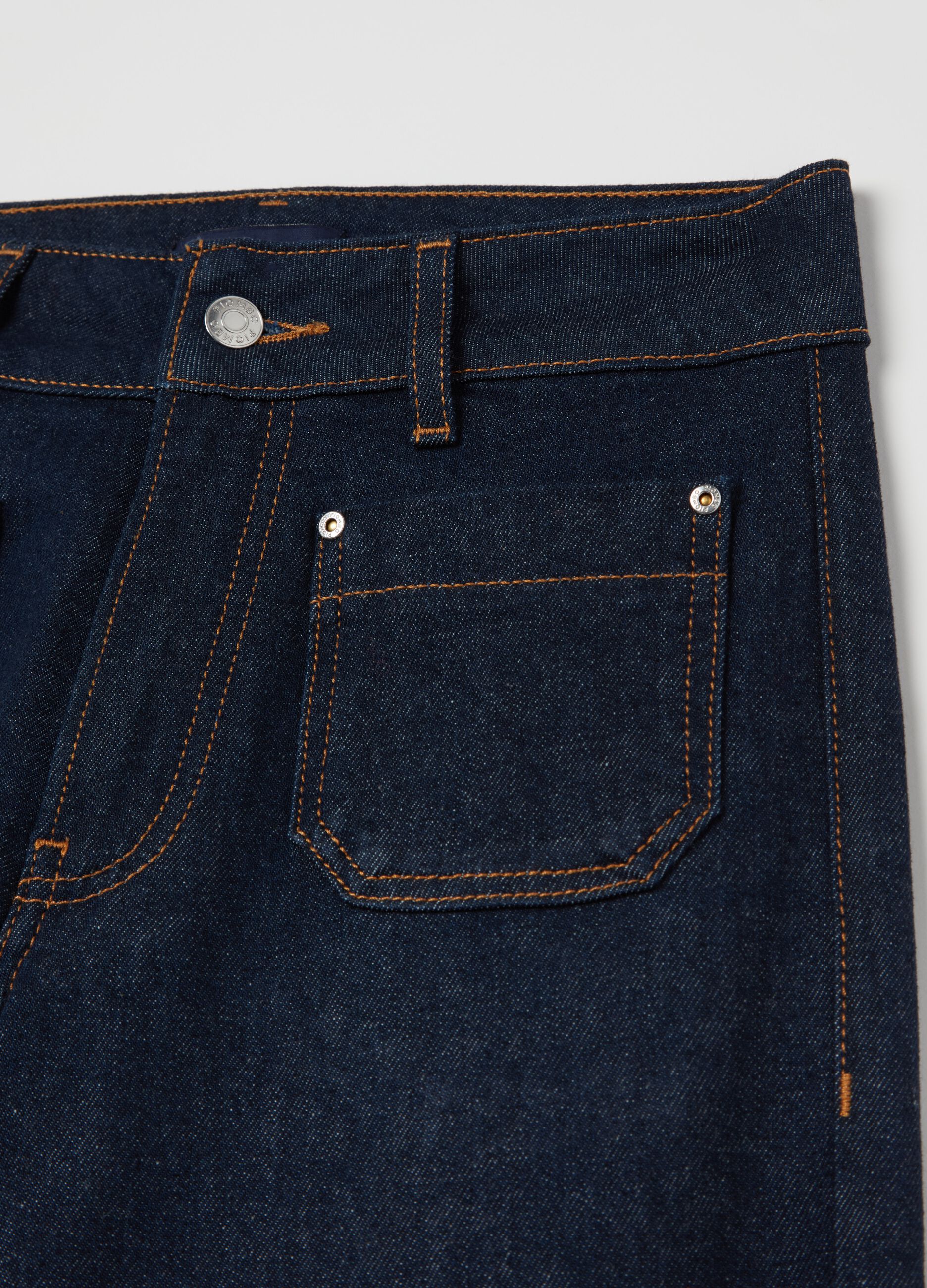 Wide-leg jeans with pockets