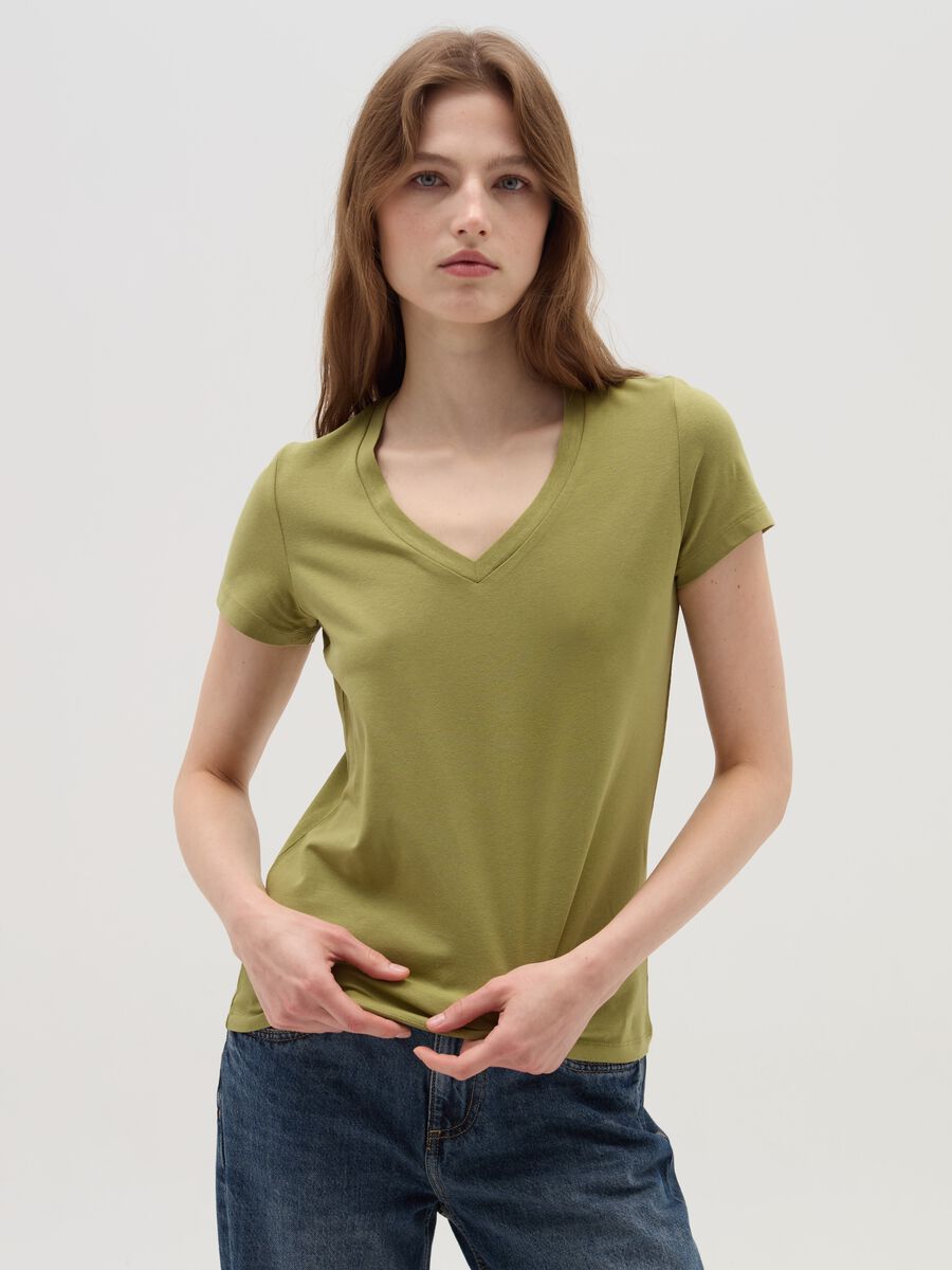 Solid colour T-shirt with V neck_2