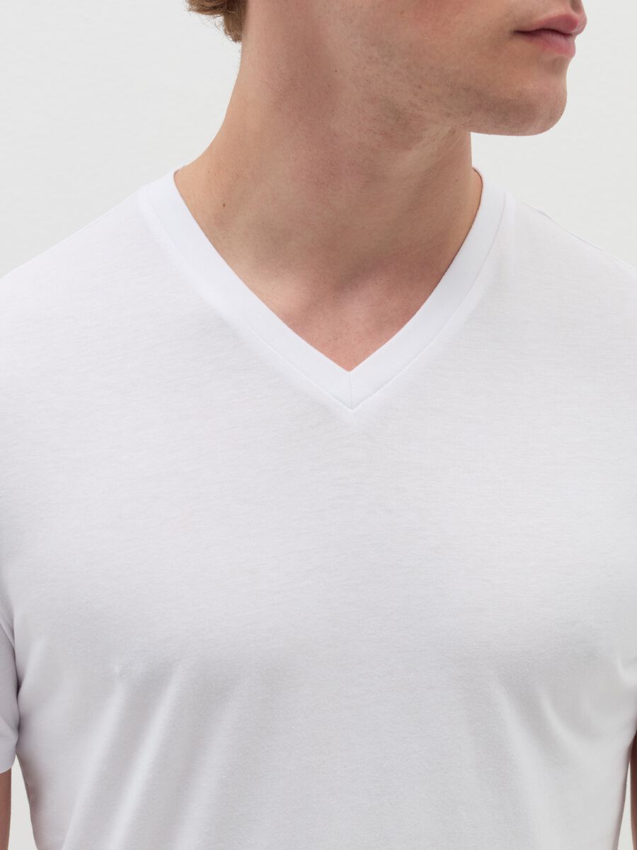 Organic cotton undershirt with V neck_1