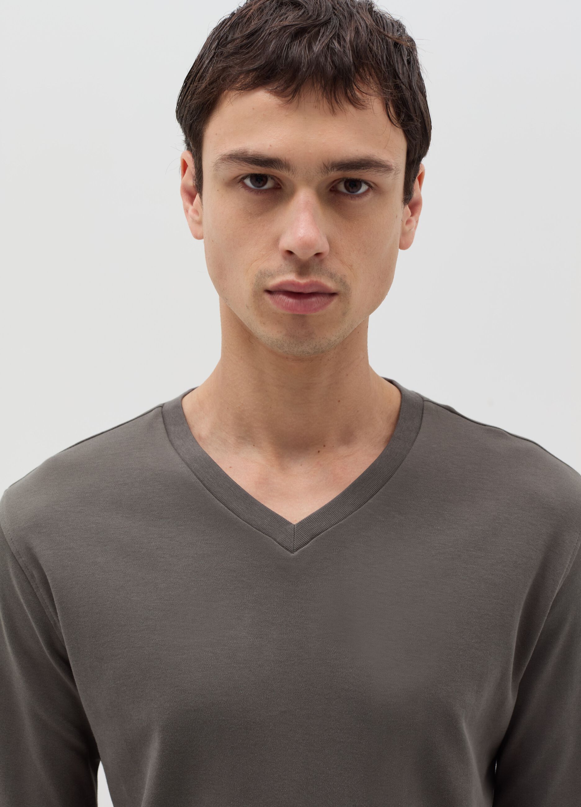 Long-sleeved T-shirt with V neck