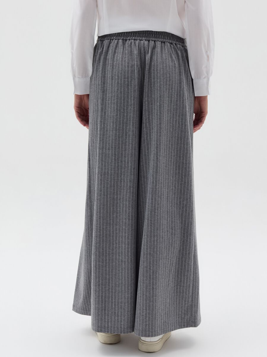 Wide-leg pinstriped trousers with darts_2