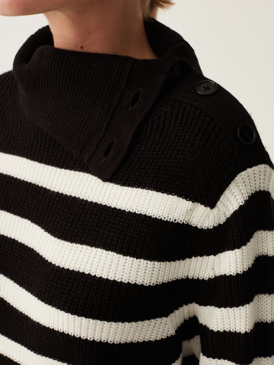 Striped pullover with button neck_3