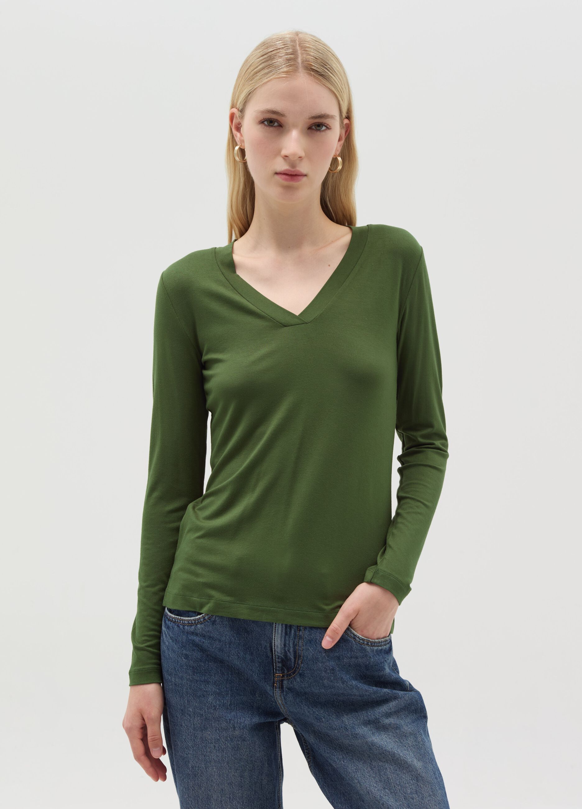 Stretch viscose T-shirt with V neck