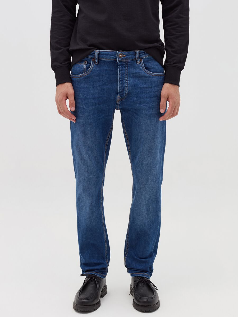 Slim-fit premium jeans in DualFX cotton_1